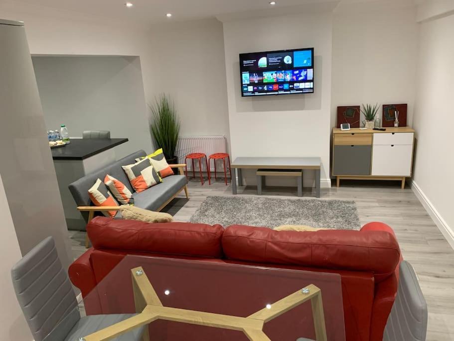 Holiday home Beautiful 5bedroom Hse-contractor/family/corporate Dartford